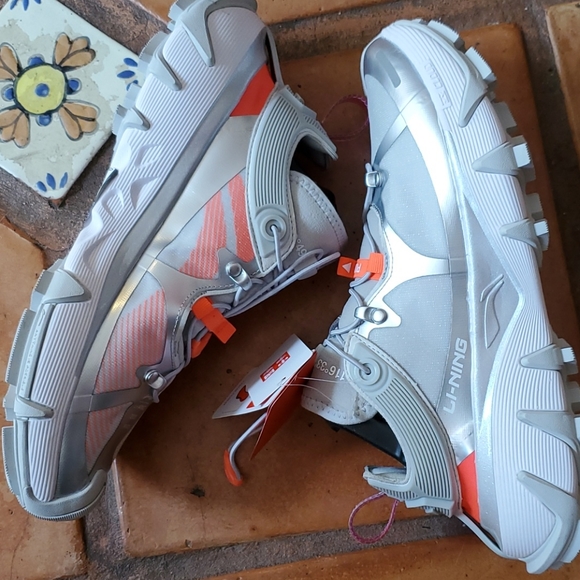 Li-ning NWT FLASH $139 (EACH) - Picture 7 of 9